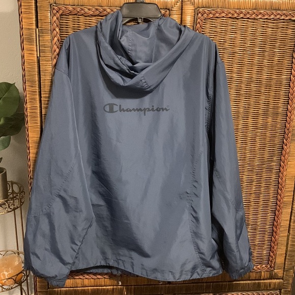 CHAMPION Windbreaker - Picture 2 of 6